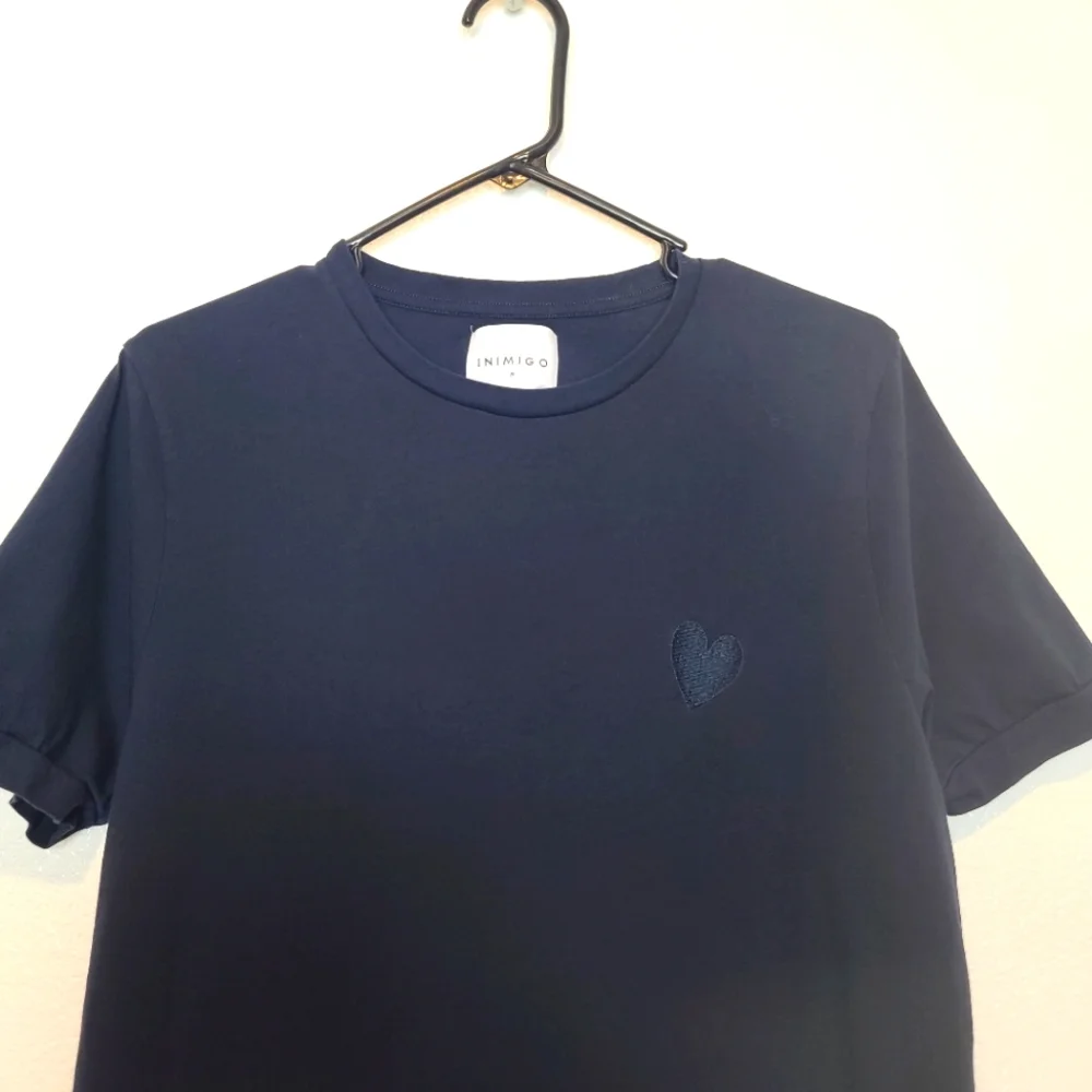 INIMIGO Men's Classic Heart Embroidered Tee Blue - Picture 3 of 7